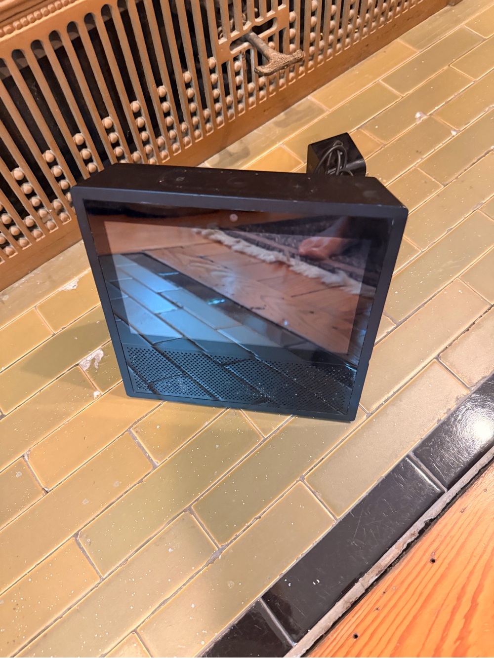 Alexa Echo (2017/2018) Smart Display Device in Black